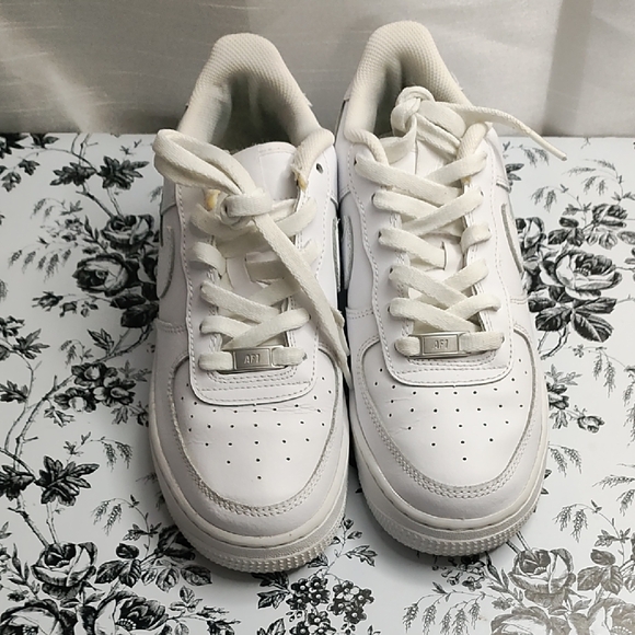 Nike White Air Force 1 Sneakers‎ Classic Design - Picture 1 of 9